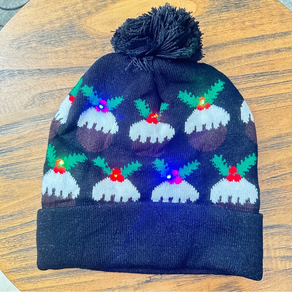 New LED Lighted Christmas Beanie Hat With Pom Pom And 3 Flashing Modes - Unisex - Picture 3 of 6